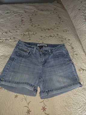 Love Nation Light Wash Denim Rolled-Hem Women's Shorts